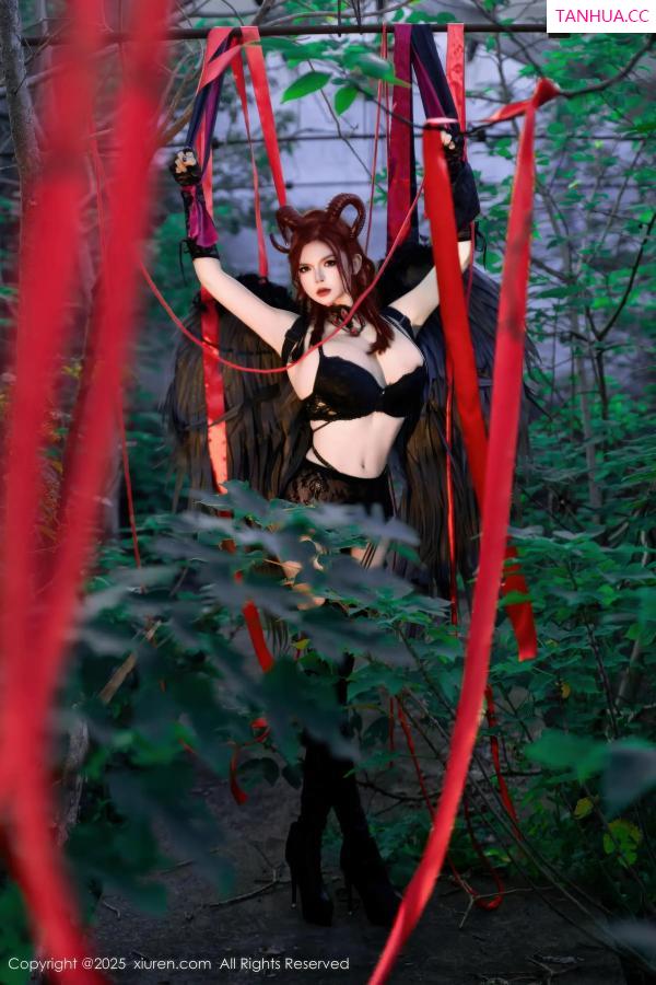 伊丽莎有点白  [XiuRen]高清写真图 2025.11.17 No.10994 伊丽莎有点白 蕾丝情趣内衣第42张图片